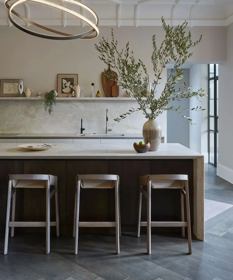 Deshacerse por completo de la mesa del comedor. Créditos: Cherie Lee