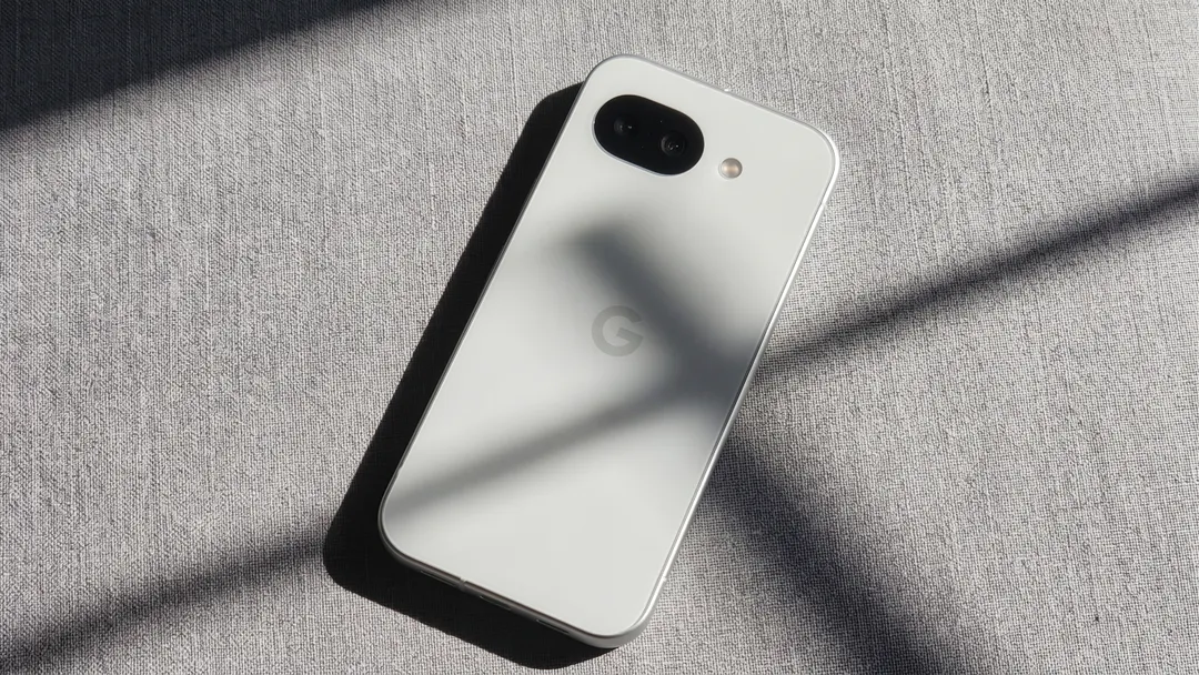 El Google Pixel 10a mantiene un costo accesible de 499 dólares con una batería de 5.100 mAh.