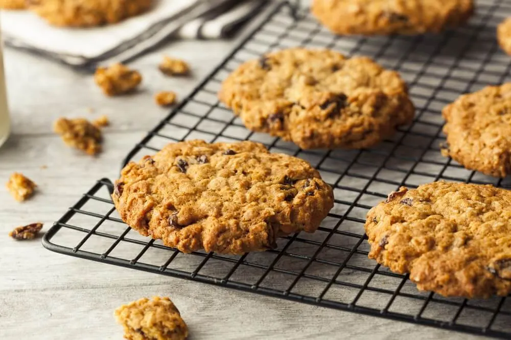 Aprendé a preparar galletas de avena con pasas con esta receta fácil.