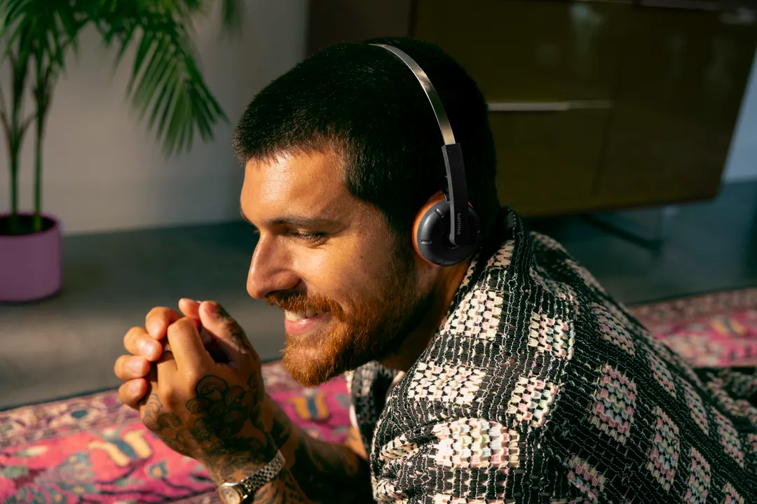 Los nuevos auriculares inalámbricos de la marca Philips buscan ofrecer comodidad durante el uso diario.