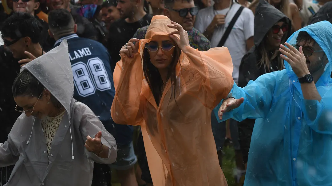 Ellas le pusieron toda la onda, aun bajo la lluvia.