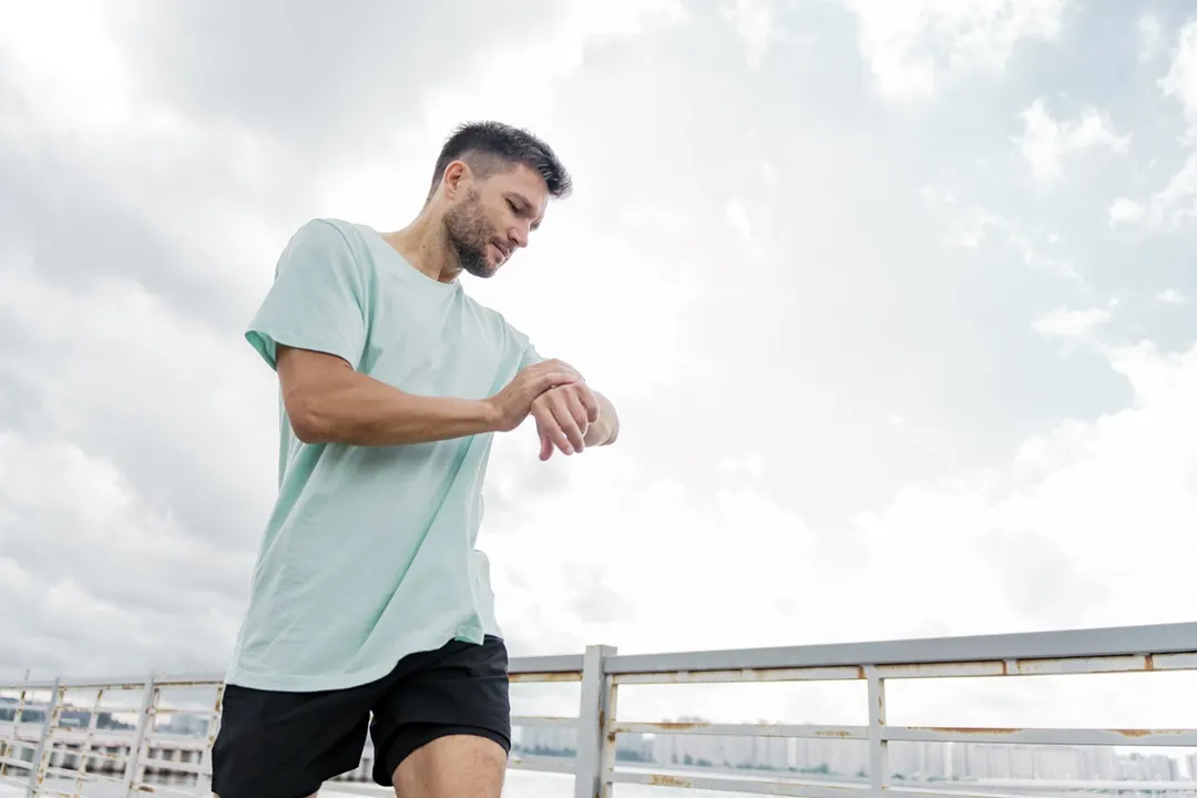 Elegir entre un smartwatch avanzado o los relojes deportivos clásicos depende de las necesidades de cada atleta.