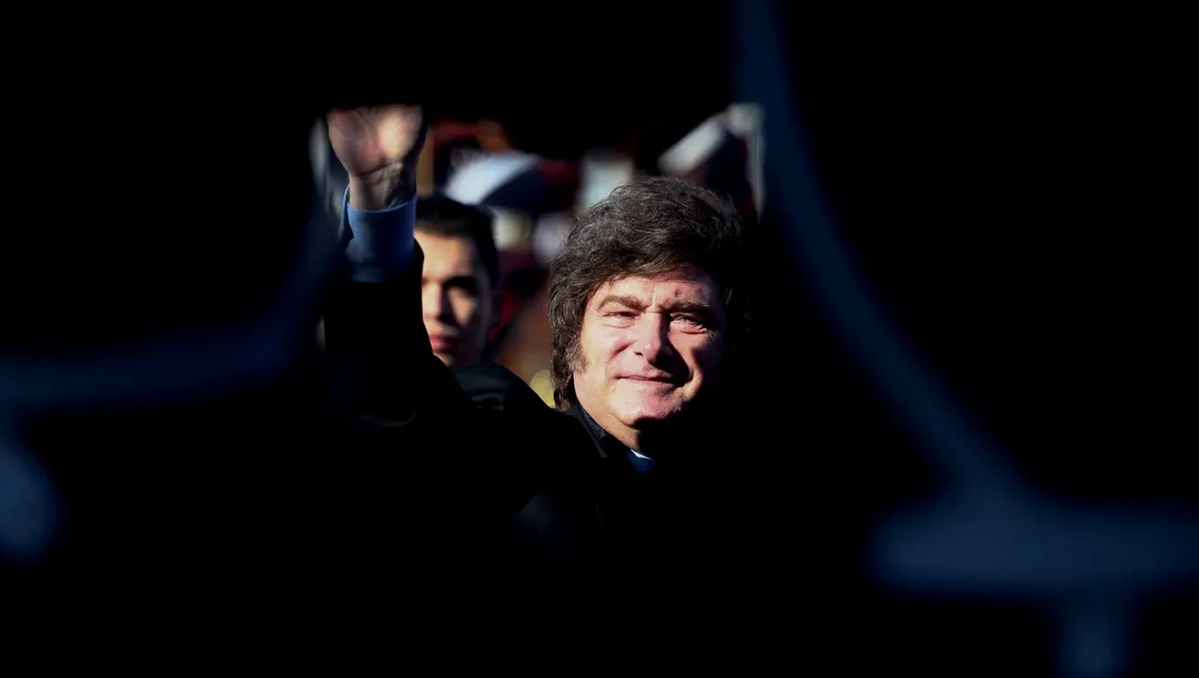 En un eventual balotaje, la encuesta muestra un empate exacto entre Javier Milei y Axel Kicillof, con 41% para cada uno.
