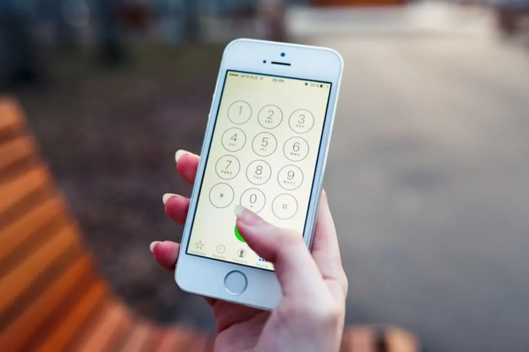 En iPhone, la grabación directa no está habilitada, pero existen métodos alternativos que respetan la privacidad y permiten registrar conversaciones .Foto: Shutterstock