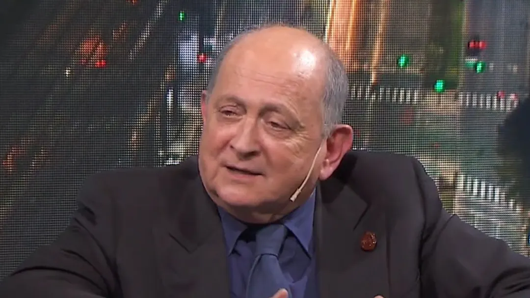 Chiche Gelblung sigue internado. 