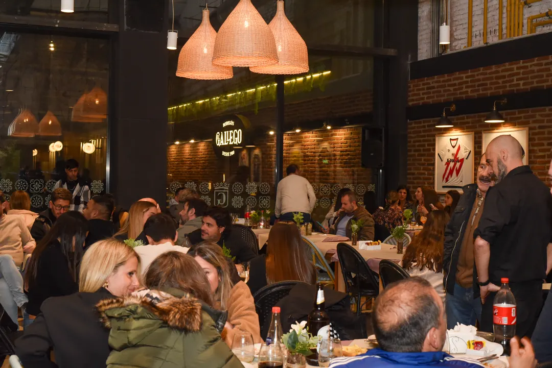 El nuevo espacio de Bodegón El Gallego se llenó de comensales que disfrutaron de una velada cargada con los más exquisitos sabores.