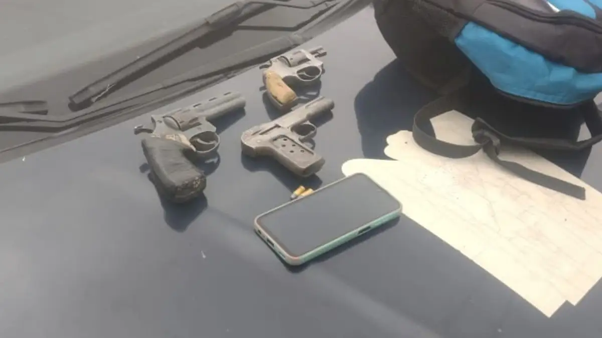 Una denuncia por violencia de género terminó con cuatro detenidos y el secuestro de tres armas