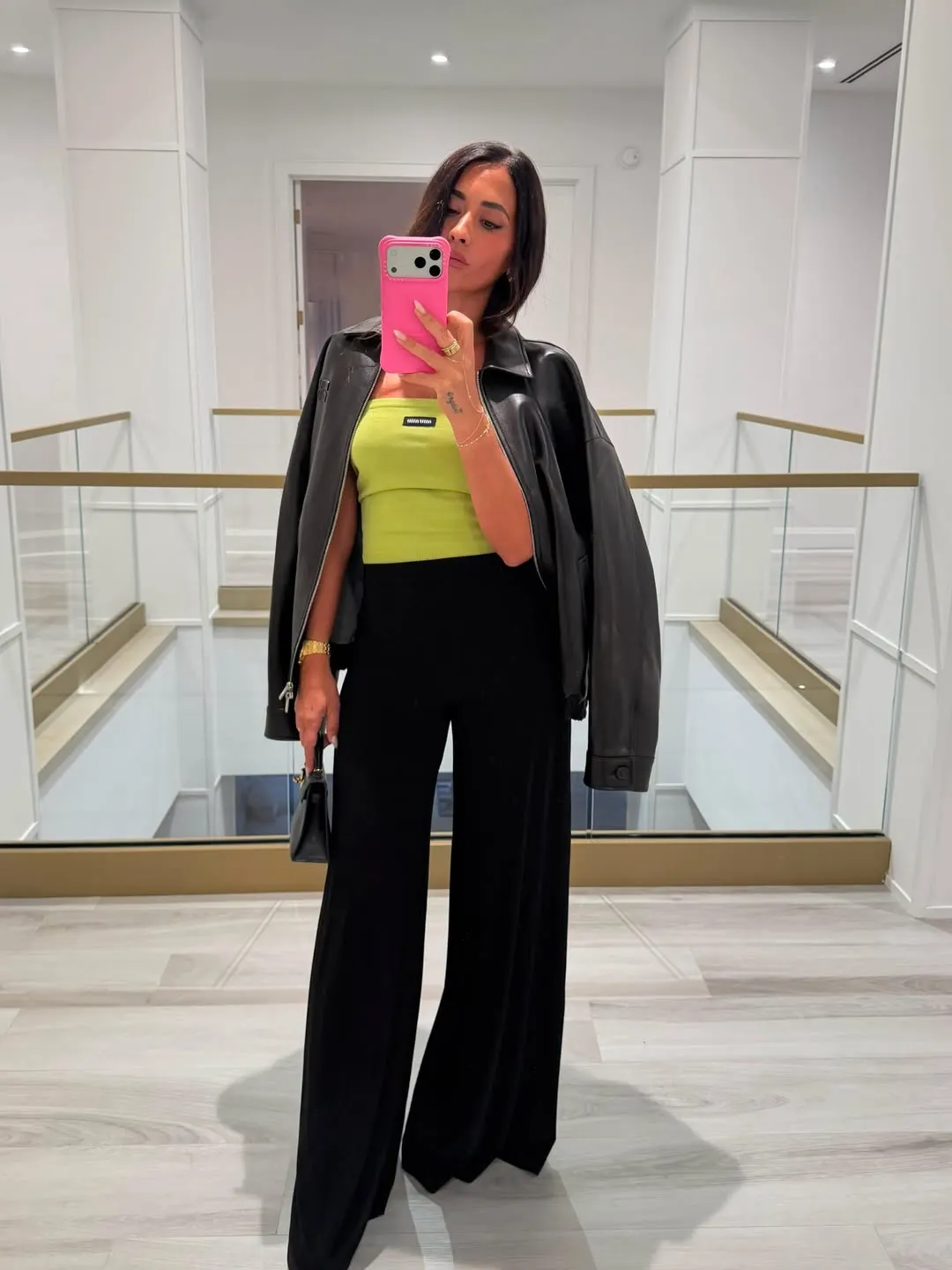 Antonela sorprendió con una pieza en flúo.