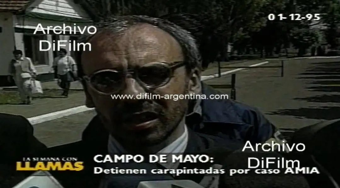 El juez Galeano declarando a la prensa luego de los 12 allanamientos que se realizaron ese 1 de diciembre de 1995. 