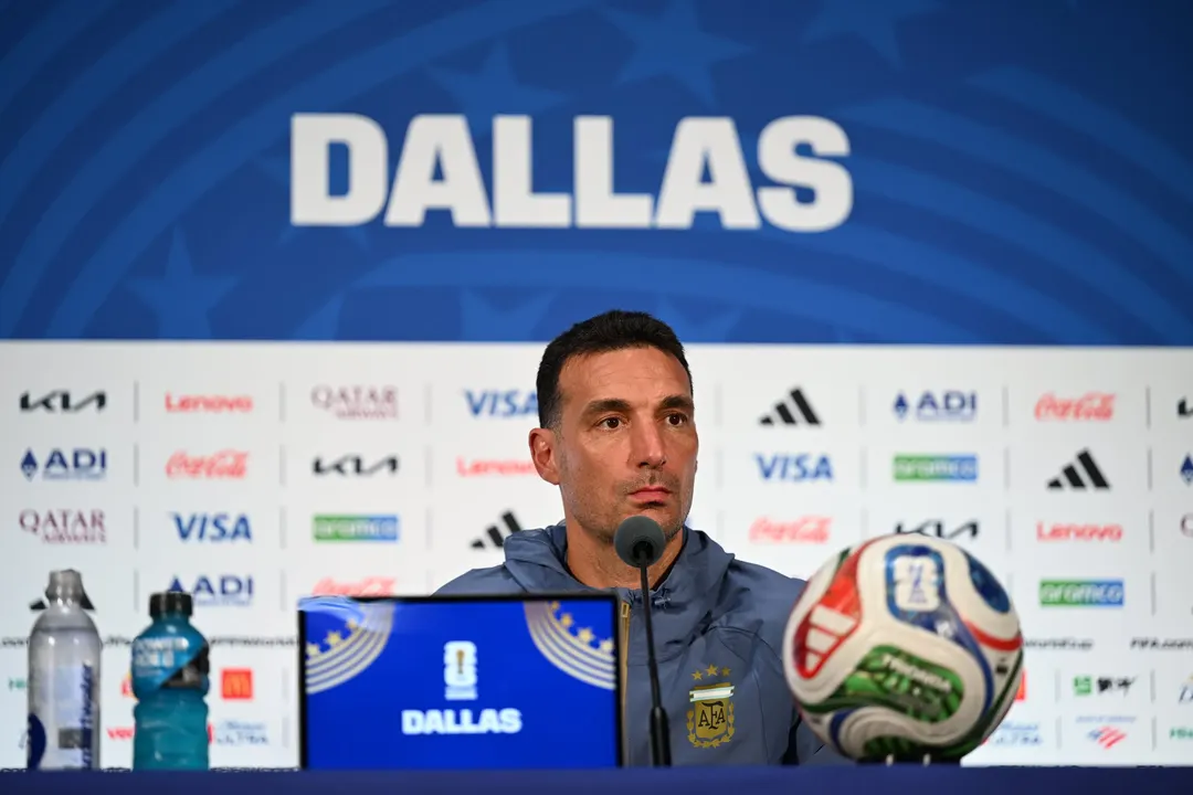 Scaloni nunca dejó de corregir, ajustar y aprender.