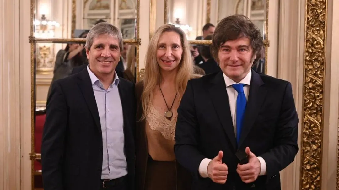 El Gobierno busca estirar los festejos por la reforma laboral pero los temas irresueltos de la agenda, como inflación, actividad económica y deuda vuelven una y otra vez a la agenda.  
