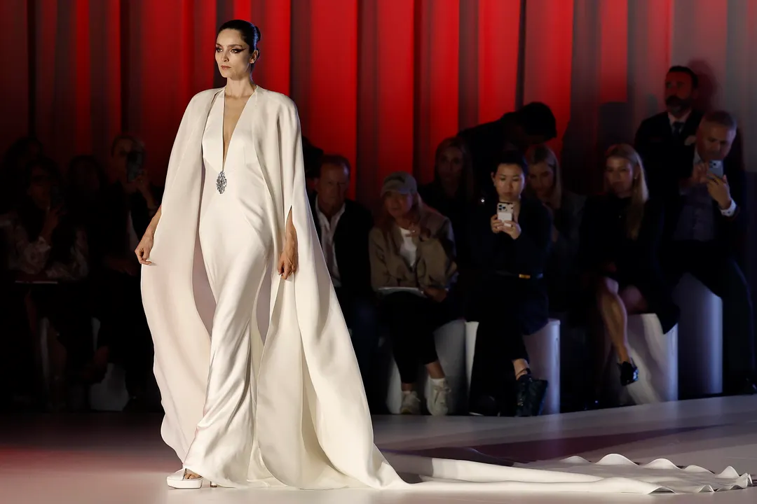 Vestido del diseñador francés Stephane Rolland. EFE/ Andreu Dalmau