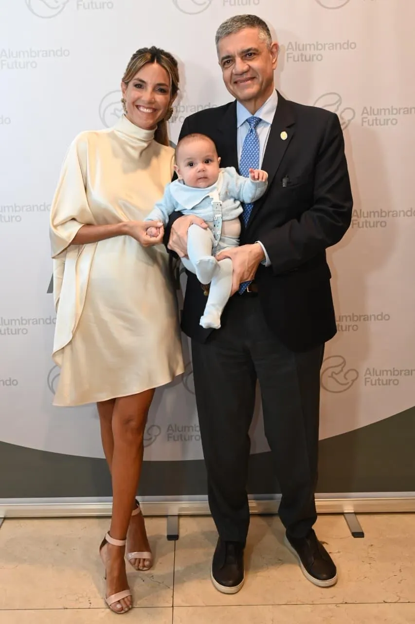 María Belén Ludueña, Jorge Macri y su bebé.