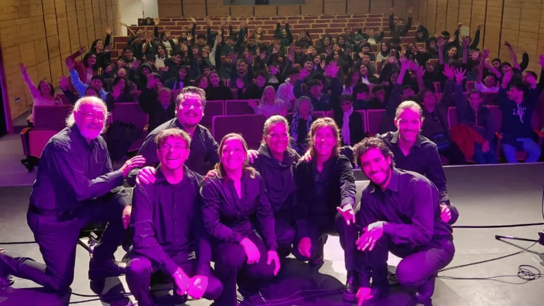 Leandro Amoroso e integrantes de 