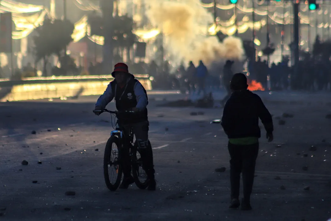 La tensión en Bolivia crece por los bloqueos, la marcha hacia La Paz y el avance de grupos radicalizados.