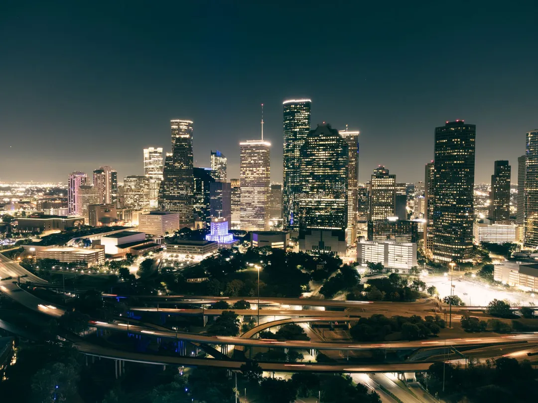 La ciudad de Houston, sede del Mundial 2026, apunta hacia un lugar con infraestructura para alojarse, comer, asistir a eventos y disfrutar de actividades sin desplazamientos largos. El área metropolitana alcanza casi los 8 millones de habitantes.