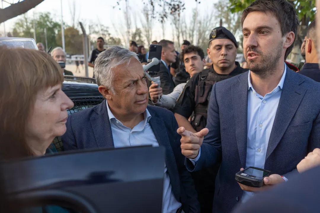Leandro Biskupovich junto a Alfredo Cornejo y Patricia Bullrich.