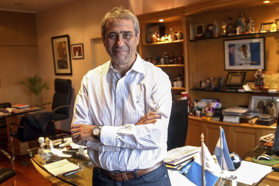Jorge Ferraresi discute en todos los foros. Cada vez más cansado del tironeo. 