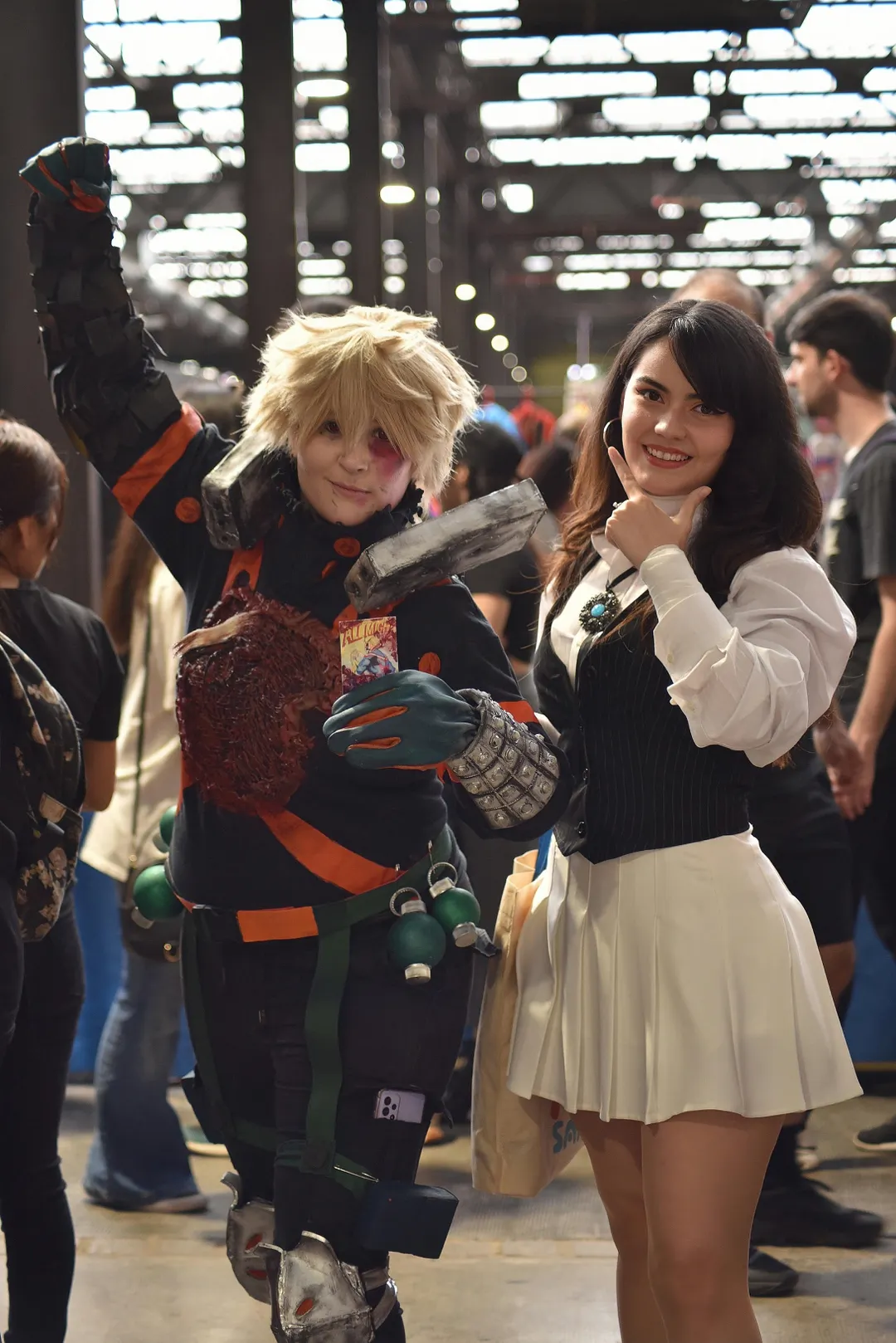 Bakugo de My Hero Academia y Dazai (fem) de Bungo Stray Dogs.