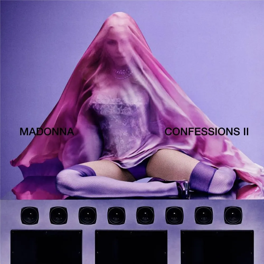 La cantante de hits como Sorry o Jump, lanzó recientemente la portada de su nuevo trabajo discográfico: Confessions II. En la imagen se puede ver cómo recreó el estilismo elegido para la parte 1 lanzada en 2005.