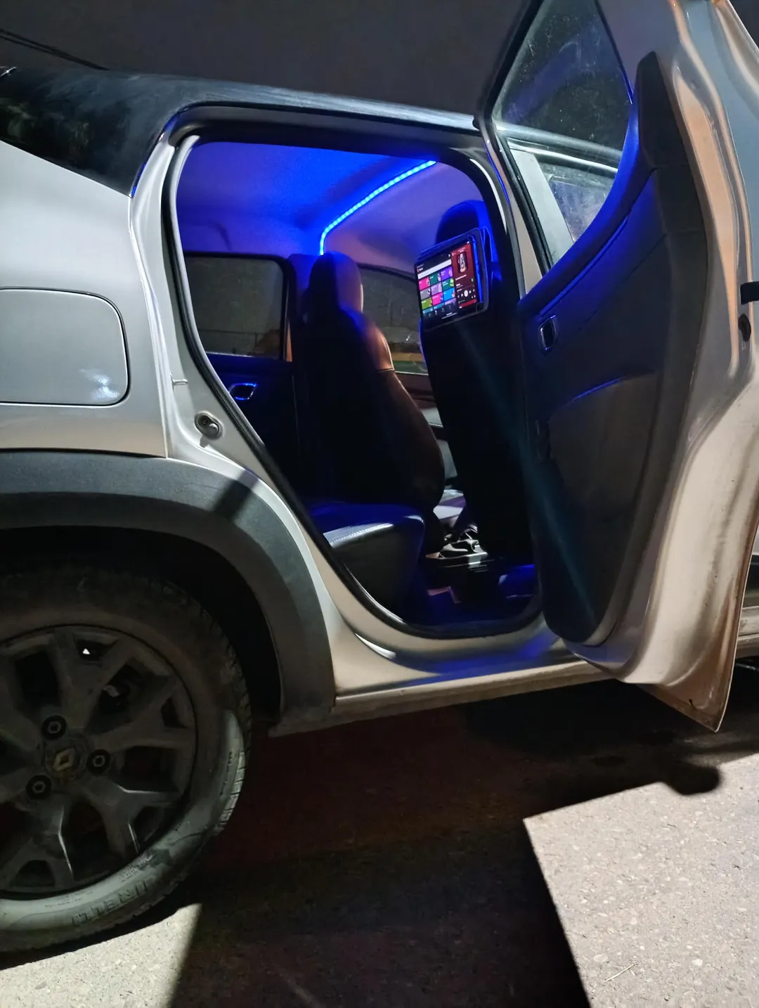 Así luce el auto desde afuera, listo para cambiarle la vibra al pasajero.