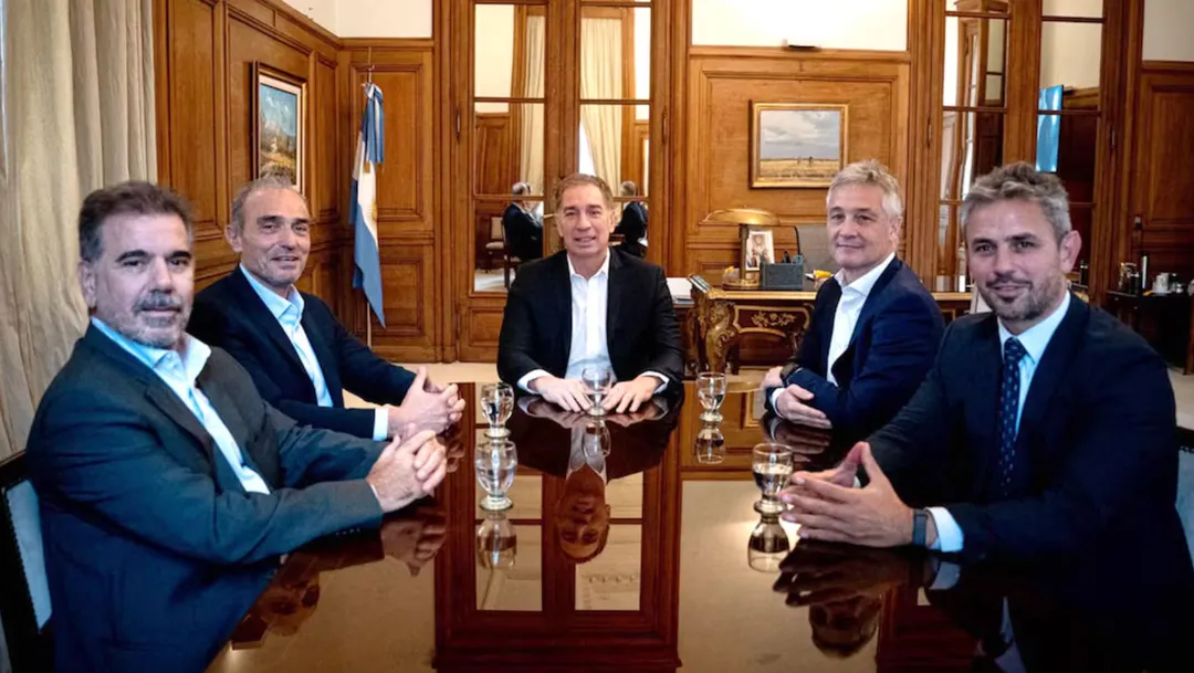 La foto lo dice todo. En la cabecera, Santilli. Luego, los Menem, Ritondo y D´Andreis. Mayoría del PRO. 