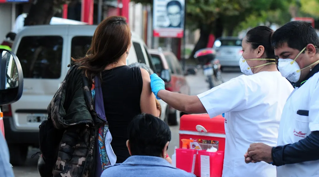 Operativo de vacunación en Mendoza.