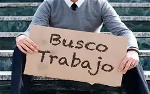  La persona que no consigue trabajo cree, casi sin excepción, que le pasa a ella.