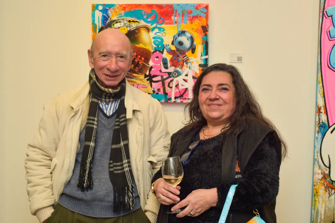 Parte de la familia del artista: su hermana Laura y su primo Hugo.