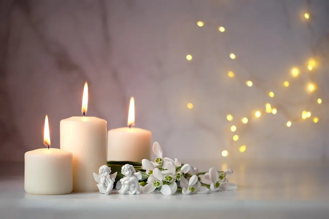 vela Una luz de esperanza llega con el ángel. Foto: Fuente: Shutterstock