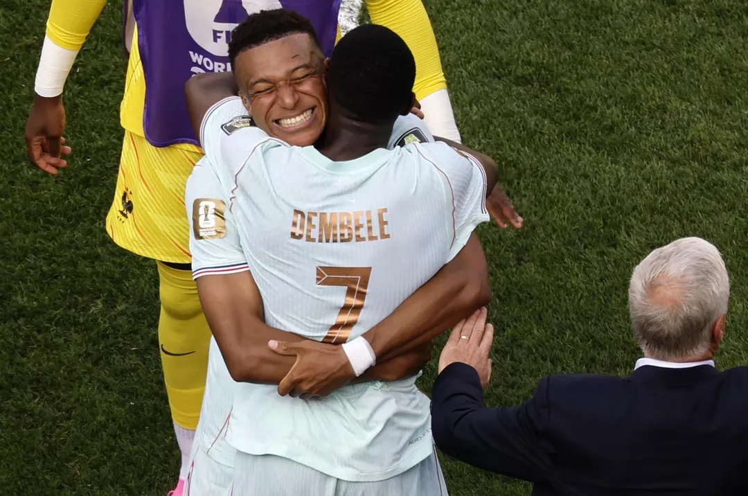 Festeja Francia. Mbappé y Dembélé, autores de los goles frente a Marruecos, son los máximos artilleros de "Les Bleus" en este Mundial.  