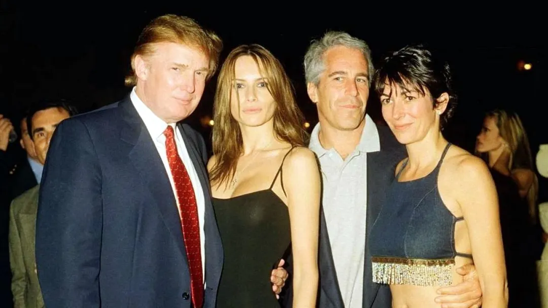 Estados Unidos: Donald Trump, Melania Trump, Jeffrey Epstein y Ghislaine Maxwell, en otros tiempos. Foto: Archivo.