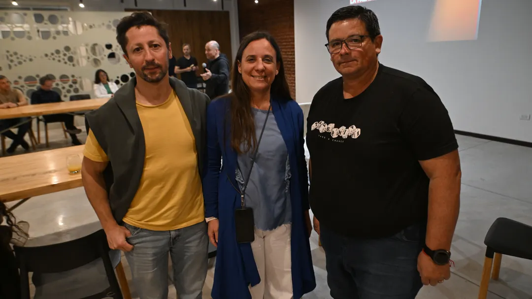 Adrián Oggero, Carolina Castro y Fabio Vera.
