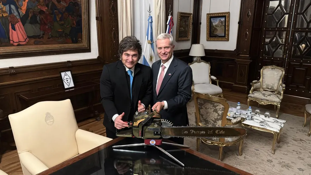 El presidente Javier Milei junto al mandatario electo de Chile, José Antonio Kast, en la Casa Rosada.
