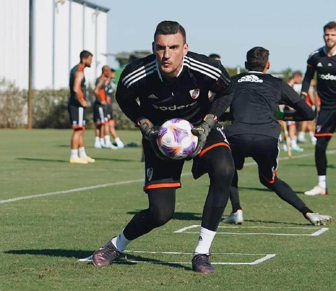 Franco Armani no volverá a las canchas por al menos un mes.