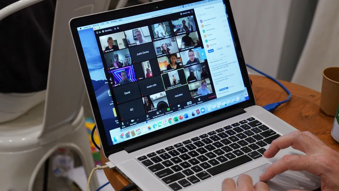 WhatsApp con funciones que le compiten directamente a Zoom y Meet.