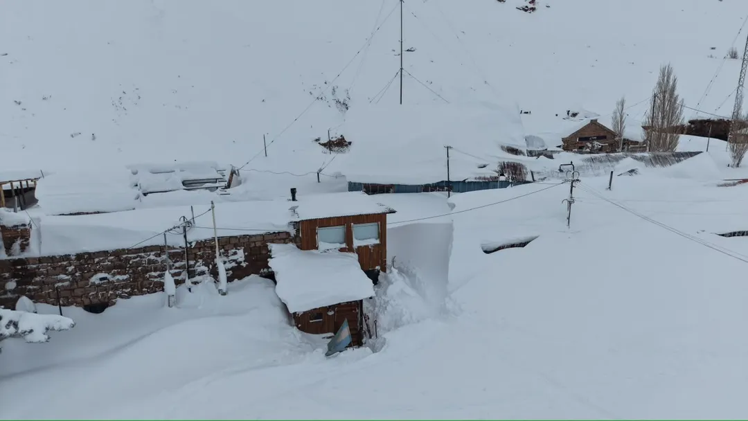 Puente del Inca bajo la nieve.