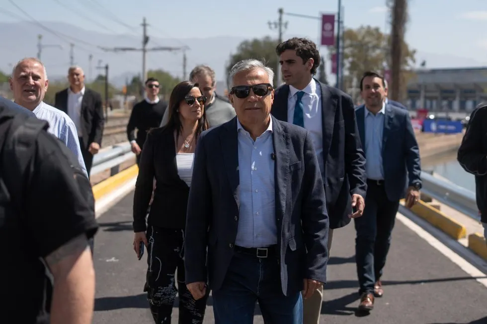 El gobernador Alfredo Cornejo, en la inauguración de una nueva conexión en la Costanera en Godoy Cruz.