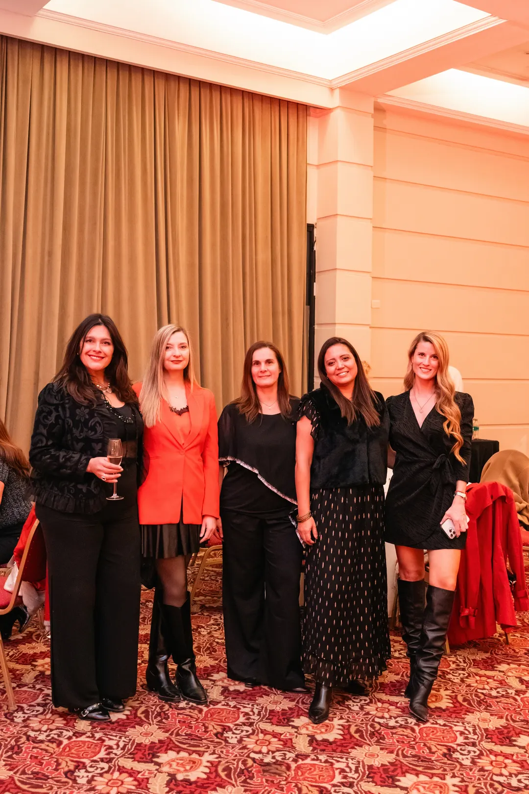 Carla Luna, Paola Piquer, Inés Almale, Cintia Vargas y Victoria Dion.