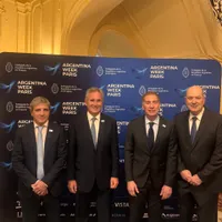 Milei llegó a París, y prepara una agenda cargada de negocios y reuniones con Macron