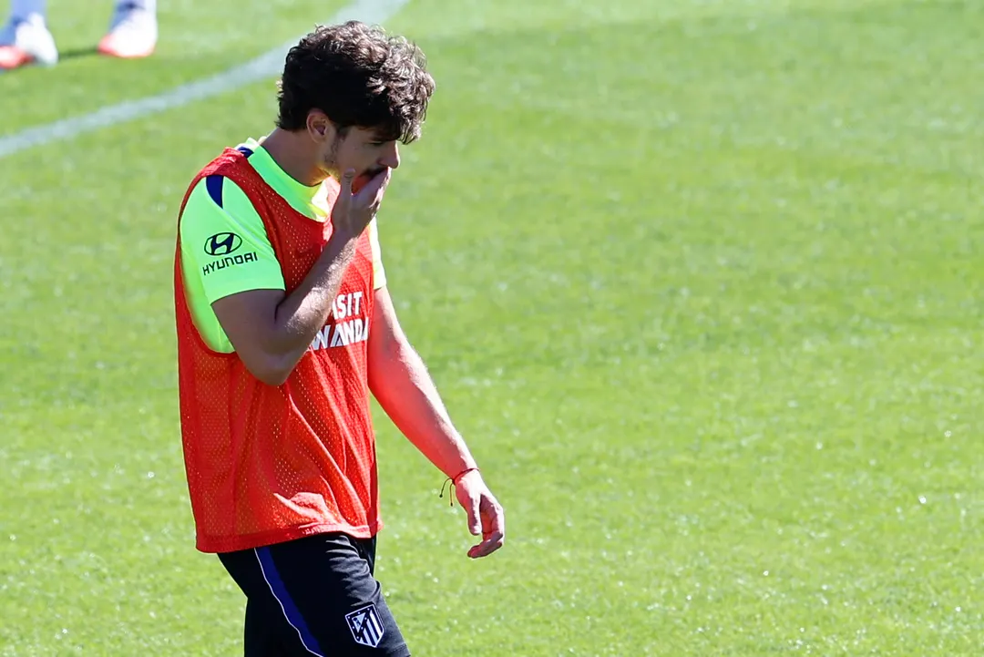 Julián Álvarez trabajó con normalidad bajo las órdenes de Diego Simeone.