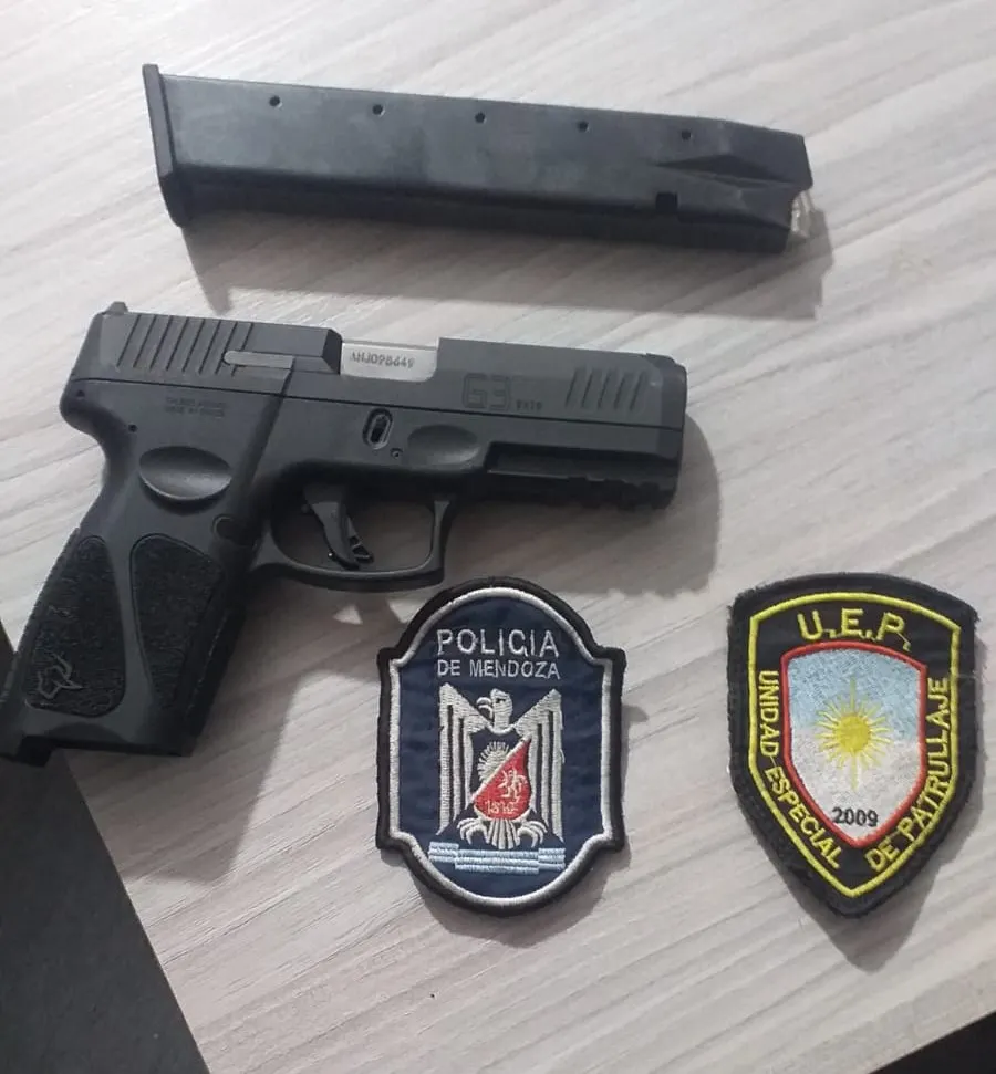 El arma de fuego que encontró el personal de la Unidad Especial de Patrullaje Las Heras (UEP).