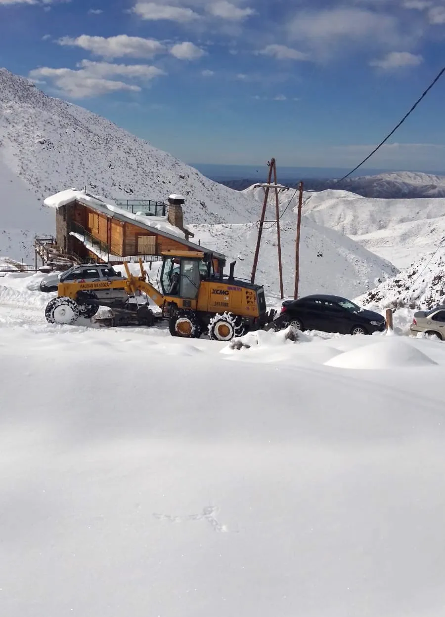 Los montañistas fueron rescatados tras quedar varados en San Bernardo