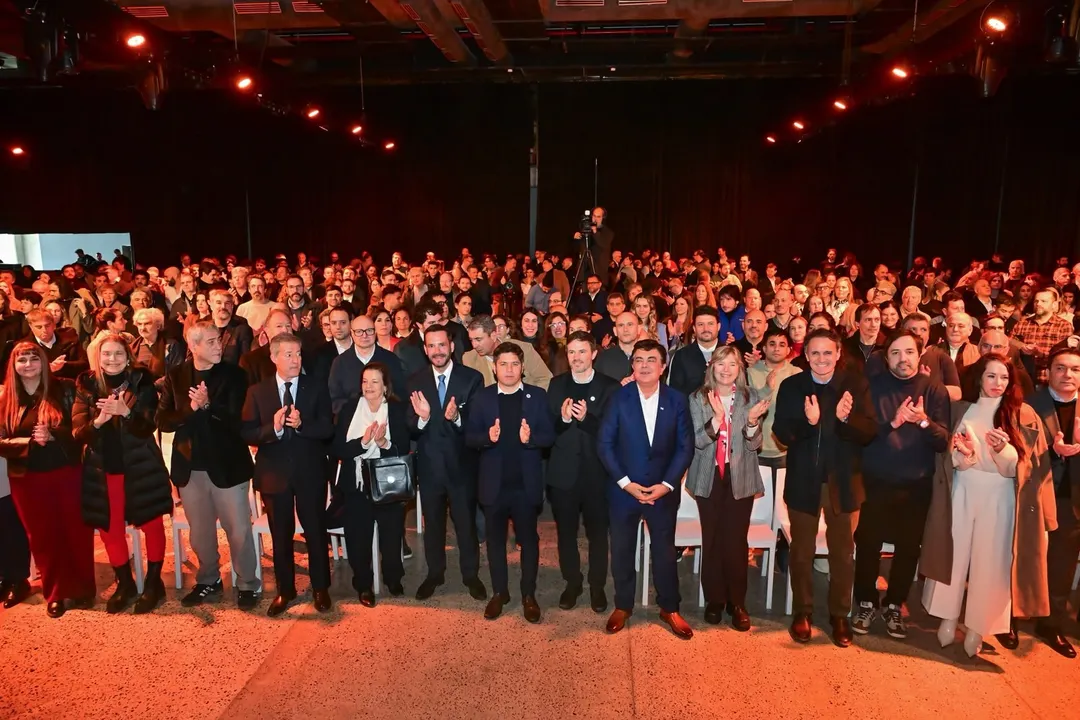 Kicillof, Sujarchuk y un numeroso grupo de intendentes y operadores de nuevas tecnologías en la presentación de la COPEC