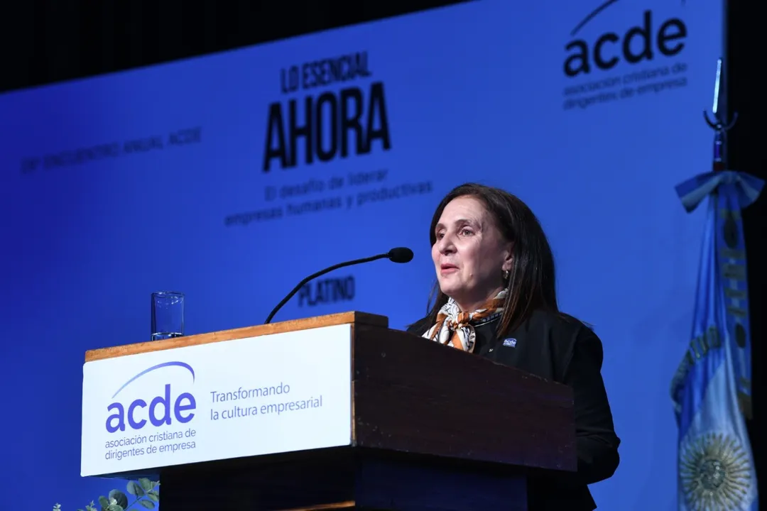 La jornada comenzó con una apertura a cargo de Alejandra Ferraro, presidenta del Encuentro Anual ACDE y directora global de Recursos Humanos de Accenture.
