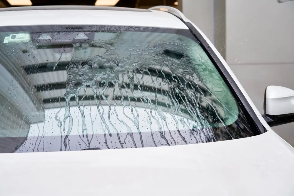 El truco para tener el vidrio limpio por más tiempo y cómo evitar las manchas molestas.