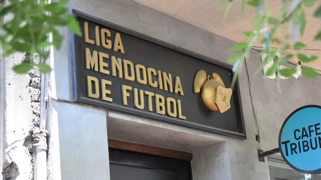 La Liga Mendocina deberá definir si el partido se juega o queda suspendido.