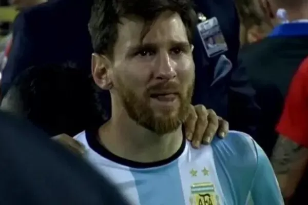 En medio de fuertes críticas, Messi anunció en 2016 su renuncia a la Selección. 
