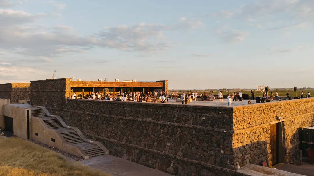 Hace 25 años, la familia Raventós Codorníu, con más de 470 años de historia vitivinícola, puso la mirada en Mendoza y creó Bodega Séptima, la séptima bodega del grupo y la más joven de la familia.