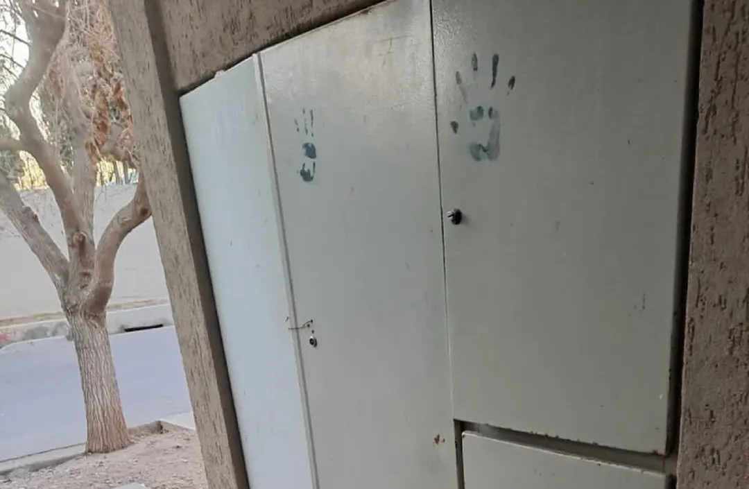 Casas vandalizadas en Maipú por grupos de personas en motos.